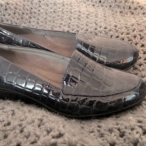 Ladies 8.5 Aerosoles Patent Leather Shoes